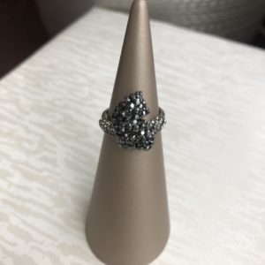 スワロフスキーの黒猫の指輪