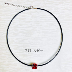 スワロフスキー・クリスタルのチョーカー・ペンダント