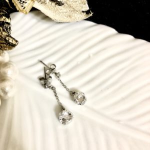 スワロフスキーのピアス