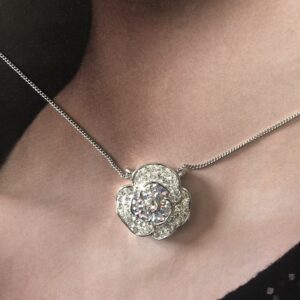 スワロフスキーネックレス