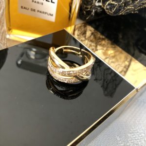 スワロフスキーのリング