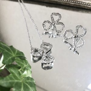 スワロフスキーのアクセサリー