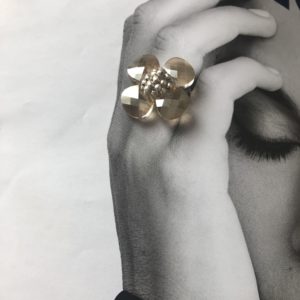 クリスタルのリング