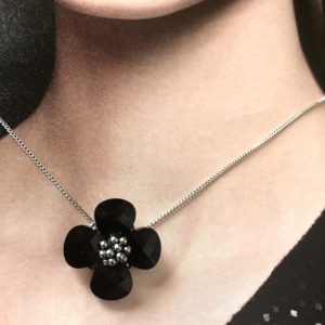 クリスタルのネックレス