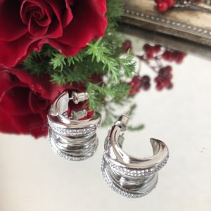 スワロフスキーのピアスもイヤリング