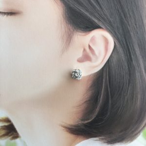 スワロフスキーピアス